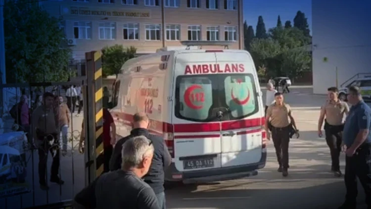 Manisa Turgutlu’da lisenin önünde silahlı saldırı: Yaralılar var