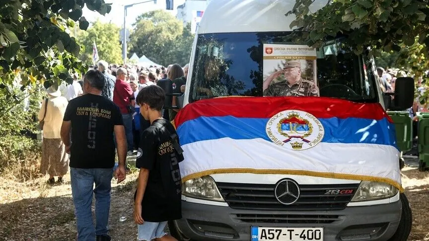 Savaş suçlusu Mladiç Belgrad’da resmi törenle defnedildi