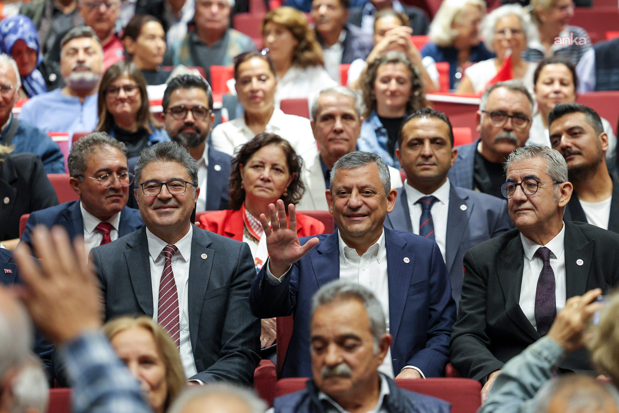 Fon soruşturması: Özgür Özel iktidara yüklendi Cumhurbaşkanı Erdoğan’a seslendi