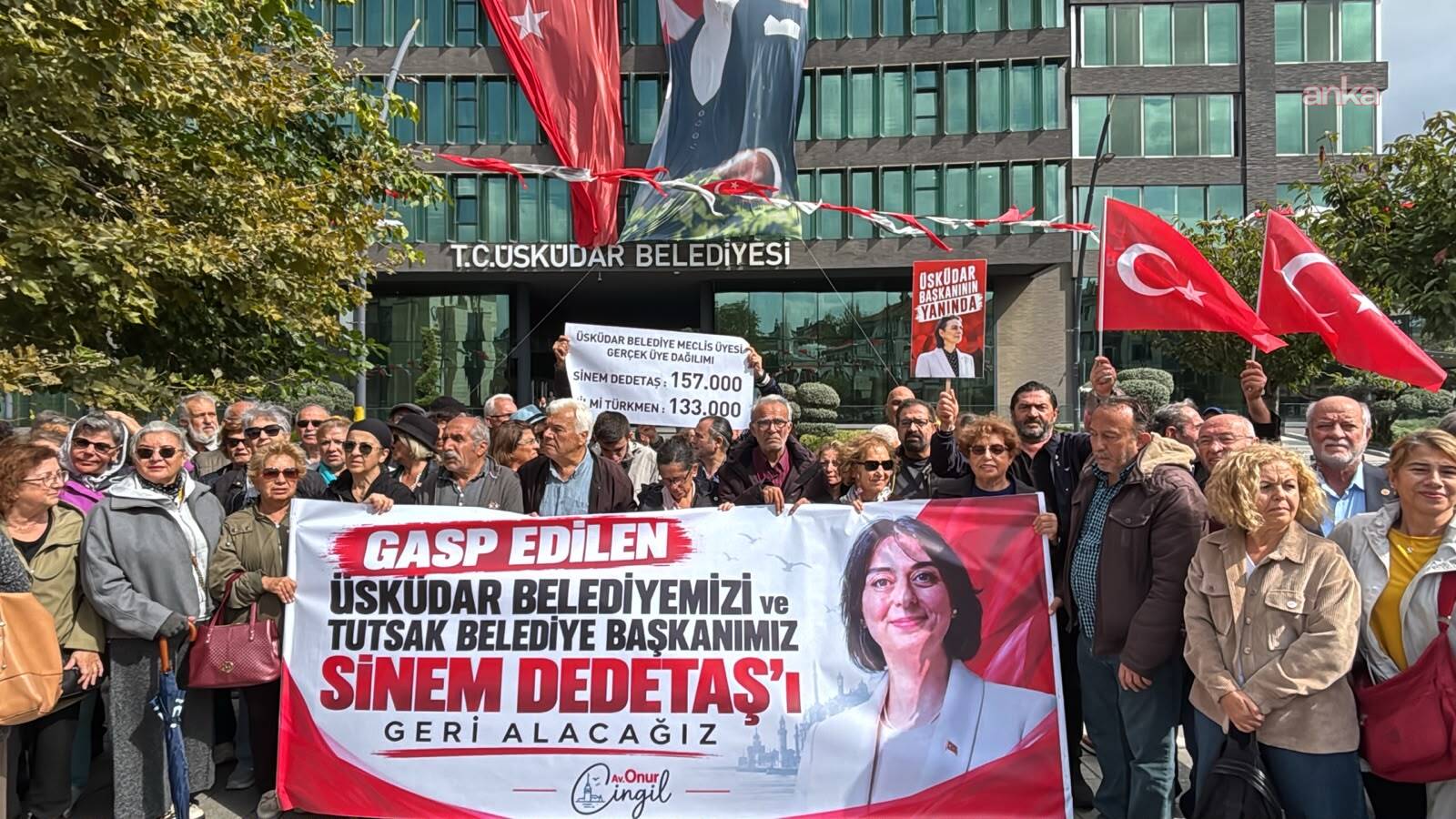 Üsküdar Belediyesi önünde açıklama: ‘Sinem Dedetaş’ın ismini halkın gönlünden nasıl sileceksiniz?’