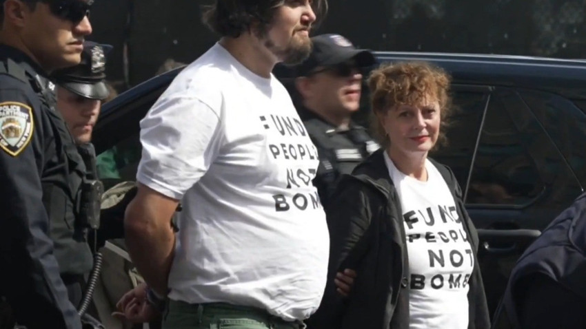 Susan Sarandon, Netanyahu’nun BM konuşmasını protesto ederken gözaltına alındı