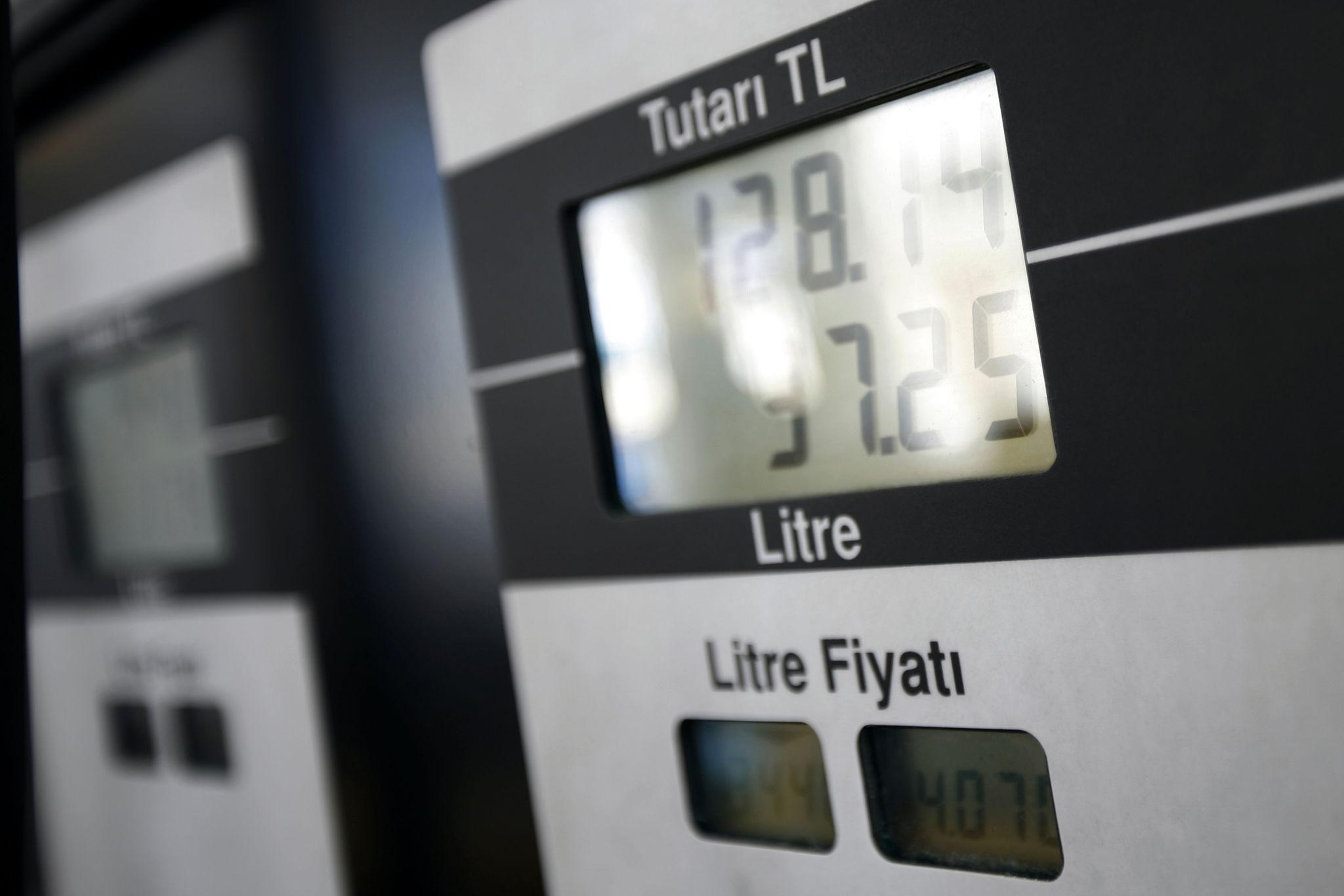 Küresel petrol düşüşte, Türkiye’de motorin 100 TL: EPDK’den üç haneli fiyatlar için tek kuruş izni