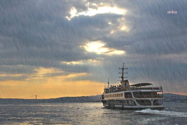 İstanbul ve Ankara için kuvvetli yağış ve fırtına uyarısı