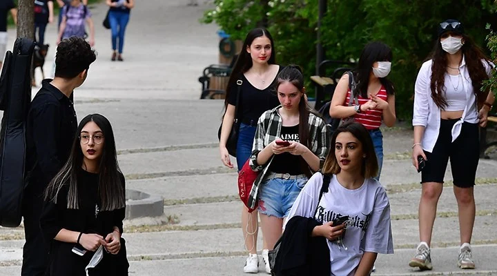 Romantik buluşmalardan emeklilik birikimine: Z kuşağının mali tercihleri değişiyor