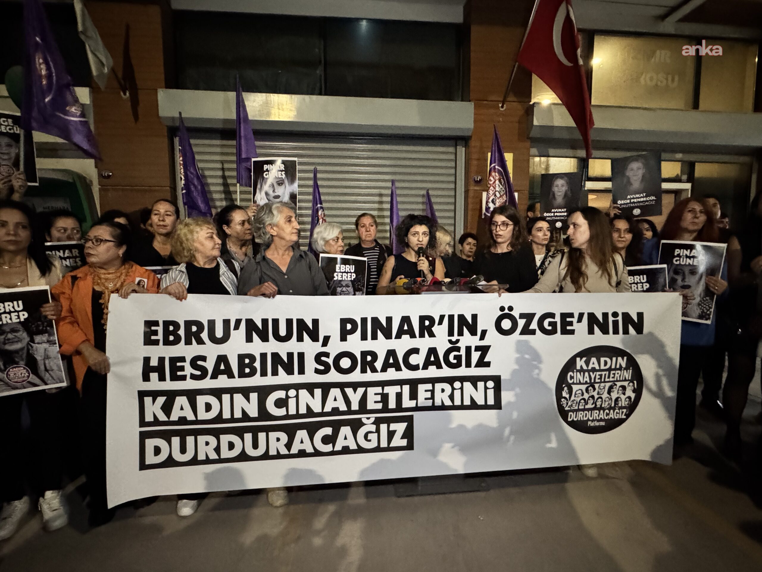 İzmir’de kadın cinayetlerine protesto: ‘Kadınlar hayattayken korunsun’