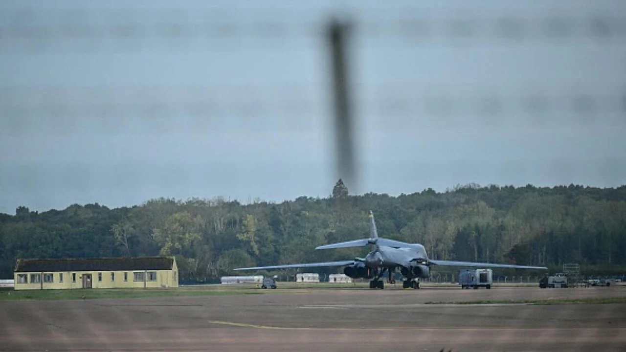 ABD, İngiltere’deki RAF Fairford Üssü’nden tüm bombardıman uçaklarını çekti