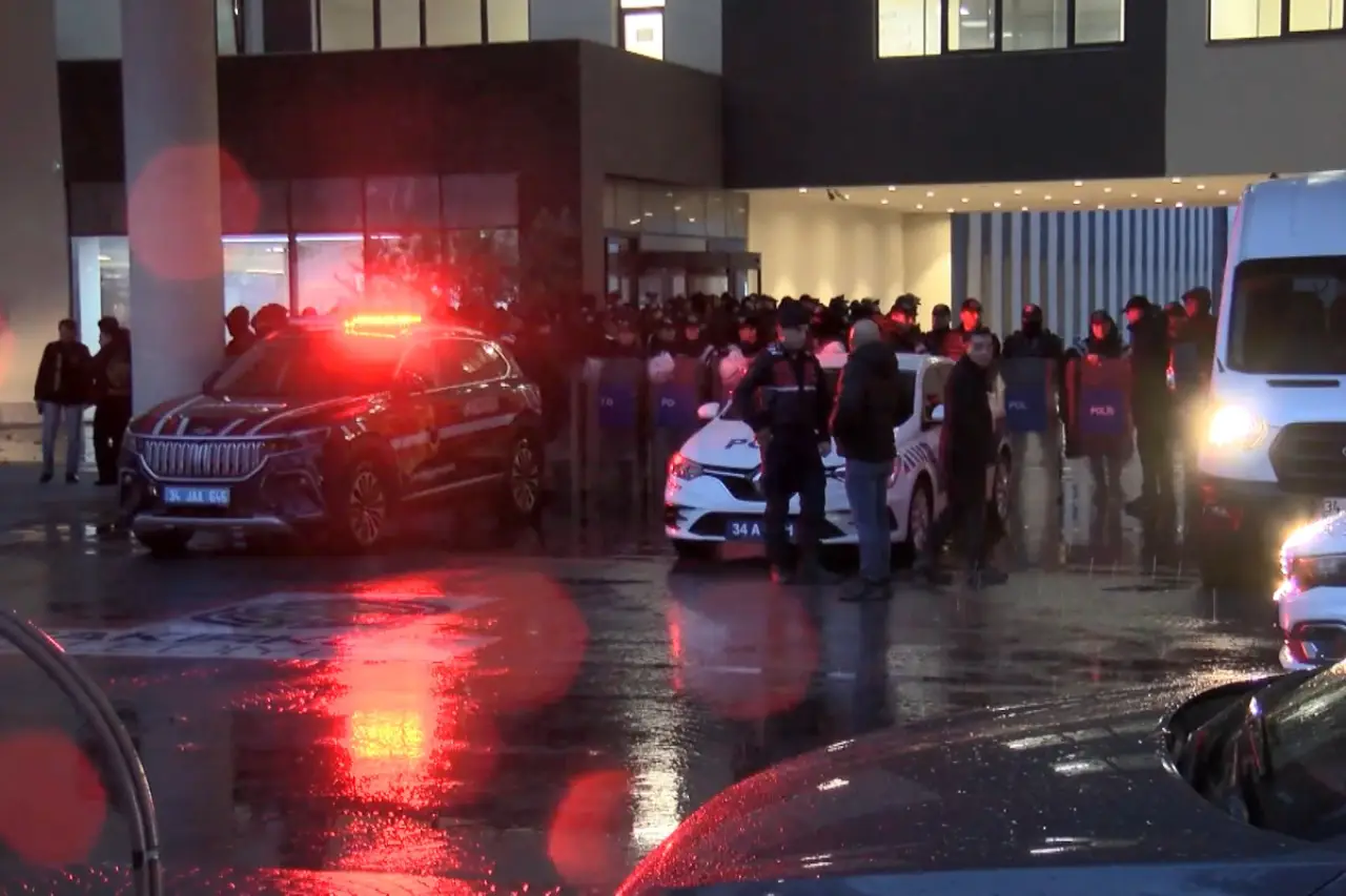 Bakırköy Belediyesi’ne operasyon: Başkan yardımcıları dahil 37 gözaltı