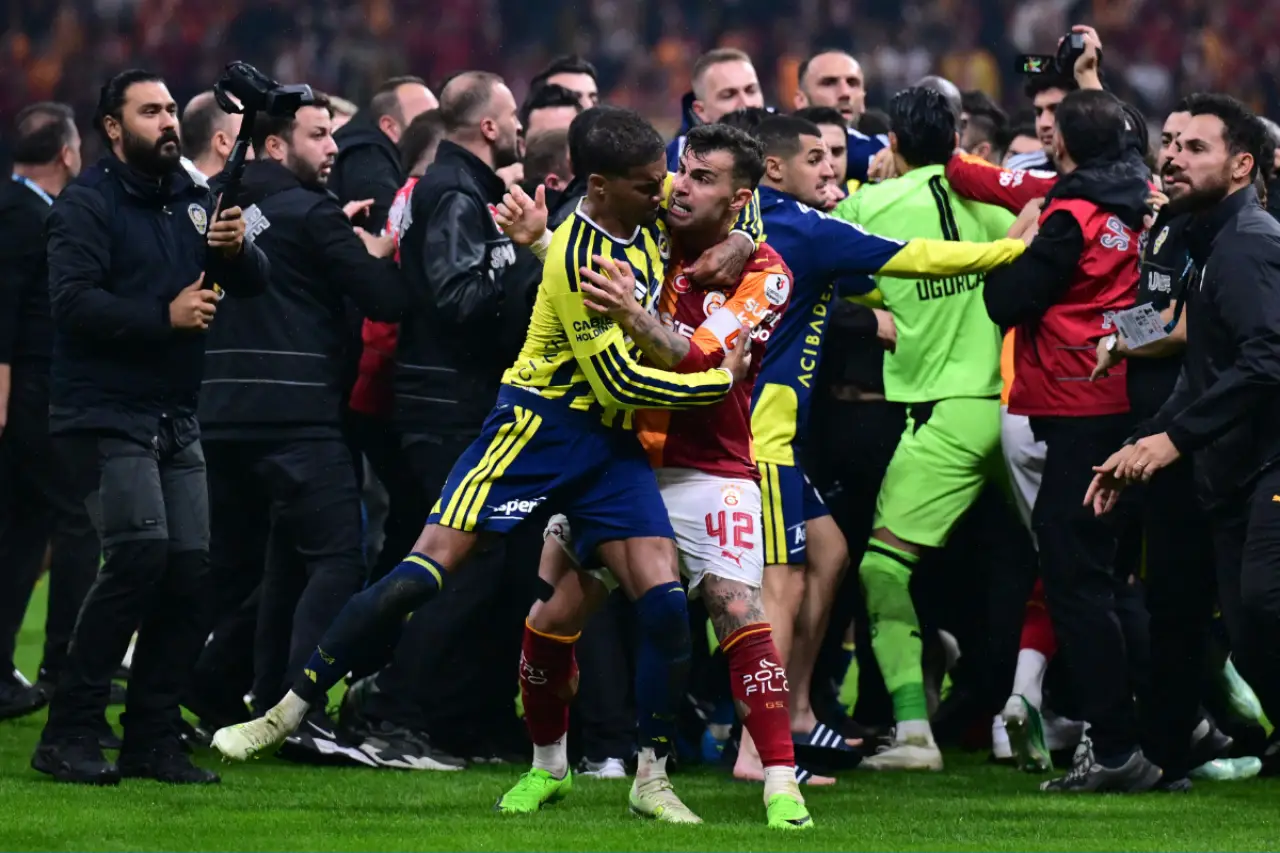 TFF açıkladı: Galatasaray-Fenerbahçe derbisinin cezaları belli oldu