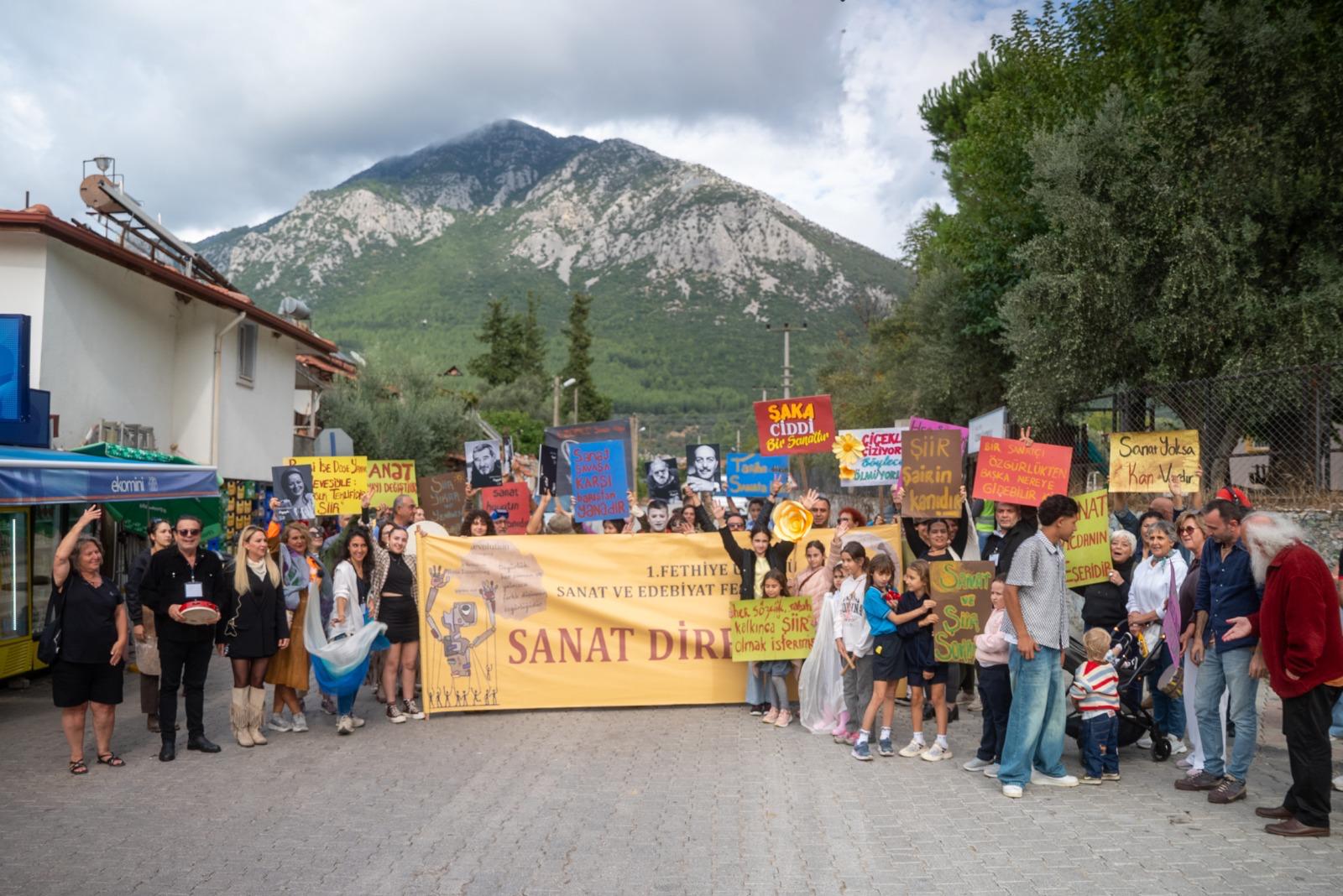 Üzümlü’de sanat sokağa taştı