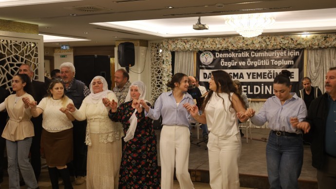 DEM Parti’den ‘Demokratik Cumhuriyet’ sloganıyla dayanışma yemeği
