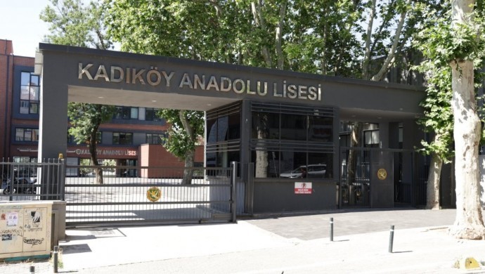 Yusuf Tekin’in ziyareti öncesi pankart asan TİP’li 2 öğrenci gözaltına alındı