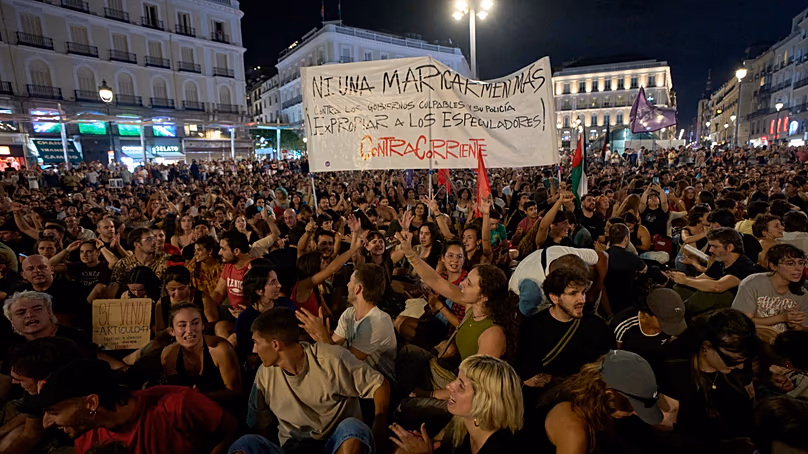 İspanya’da genel greve doğru: Valencia’da konut hakkı protestosunda polis müdahalesi