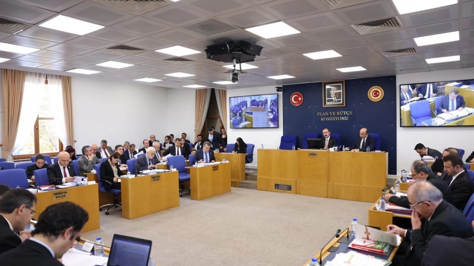 AKP’nin ‘fon krizi’ teklifi, Meclis’in Plan Bütçe Komisyonu’nda: Kimlere ne kadar ödeme yapılacak?
