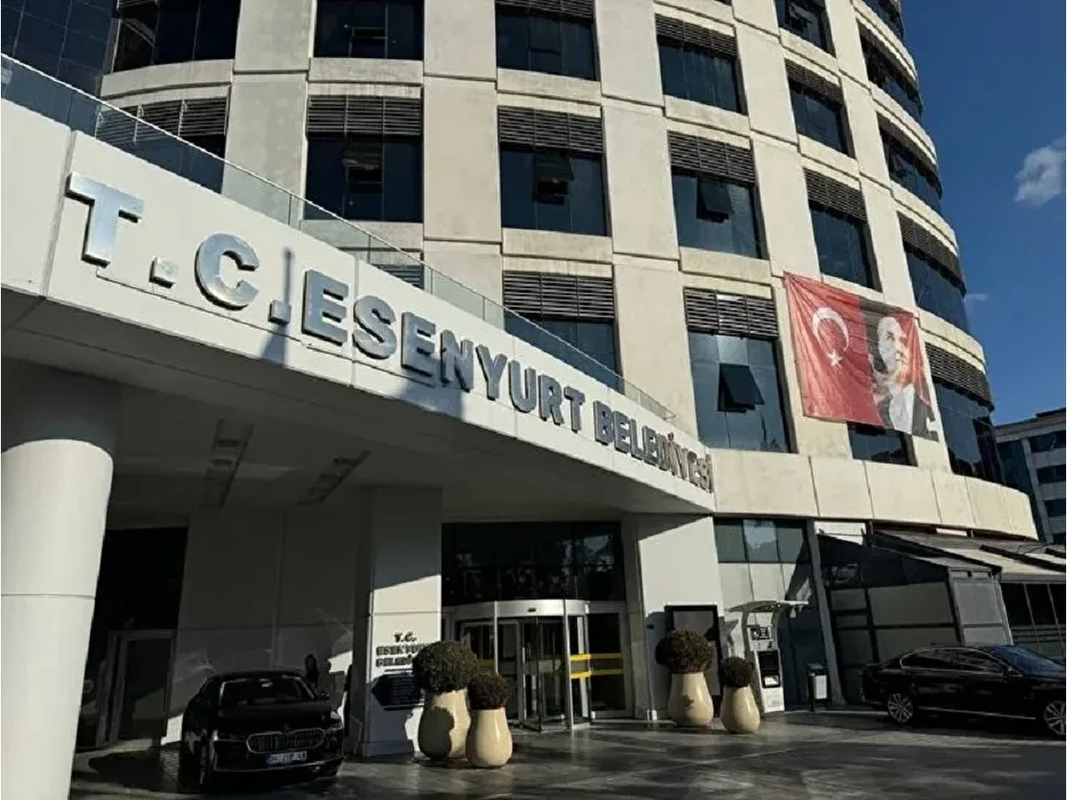 Esenyurt Belediyesi’ne ‘yolsuzluk’ soruşturmasında 17 kişi adliyeye sevk edildi