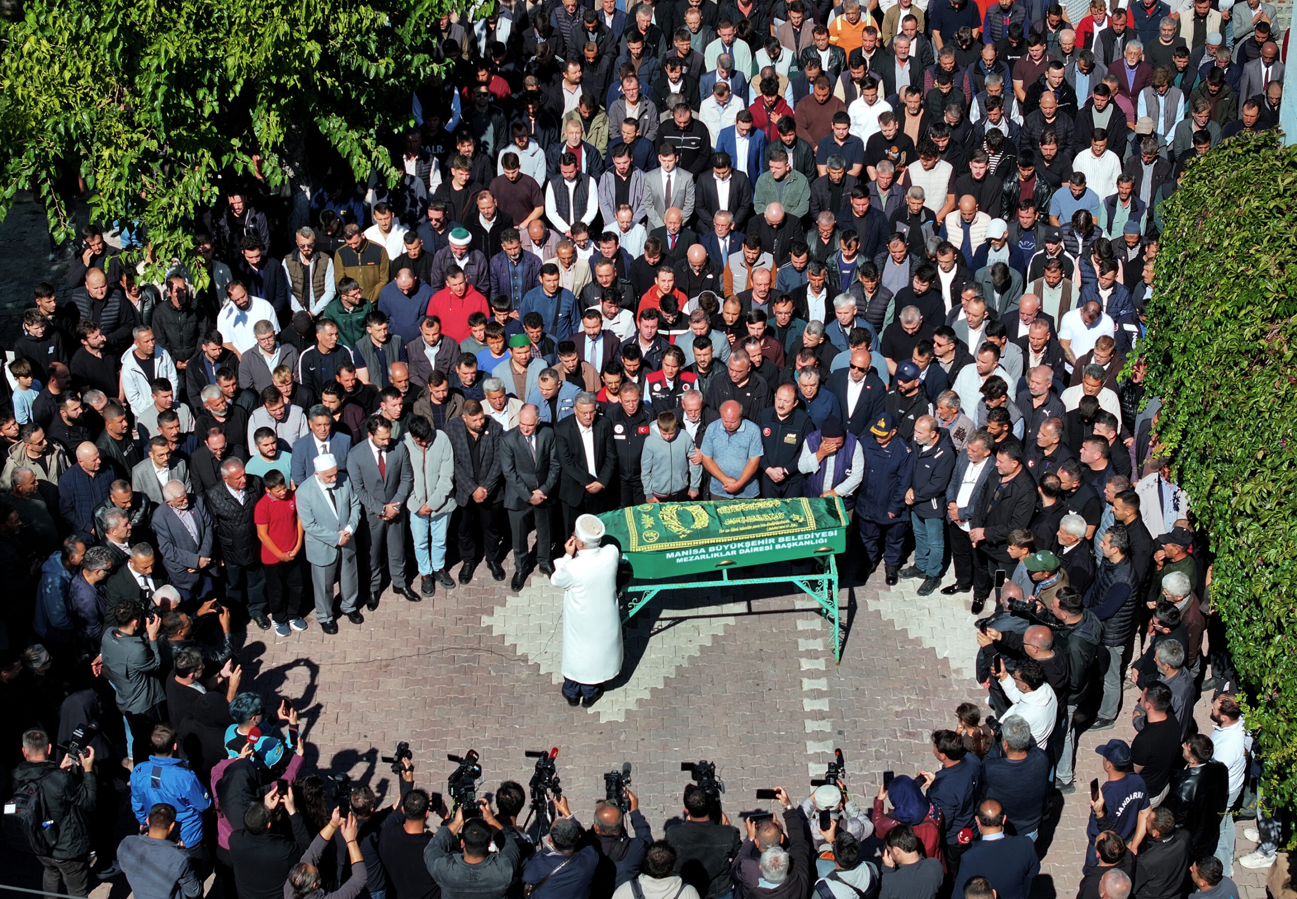 Soma’da maden ocağındaki göçükte hayatını kaybeden işçiler son yolculuklarına uğurlandı