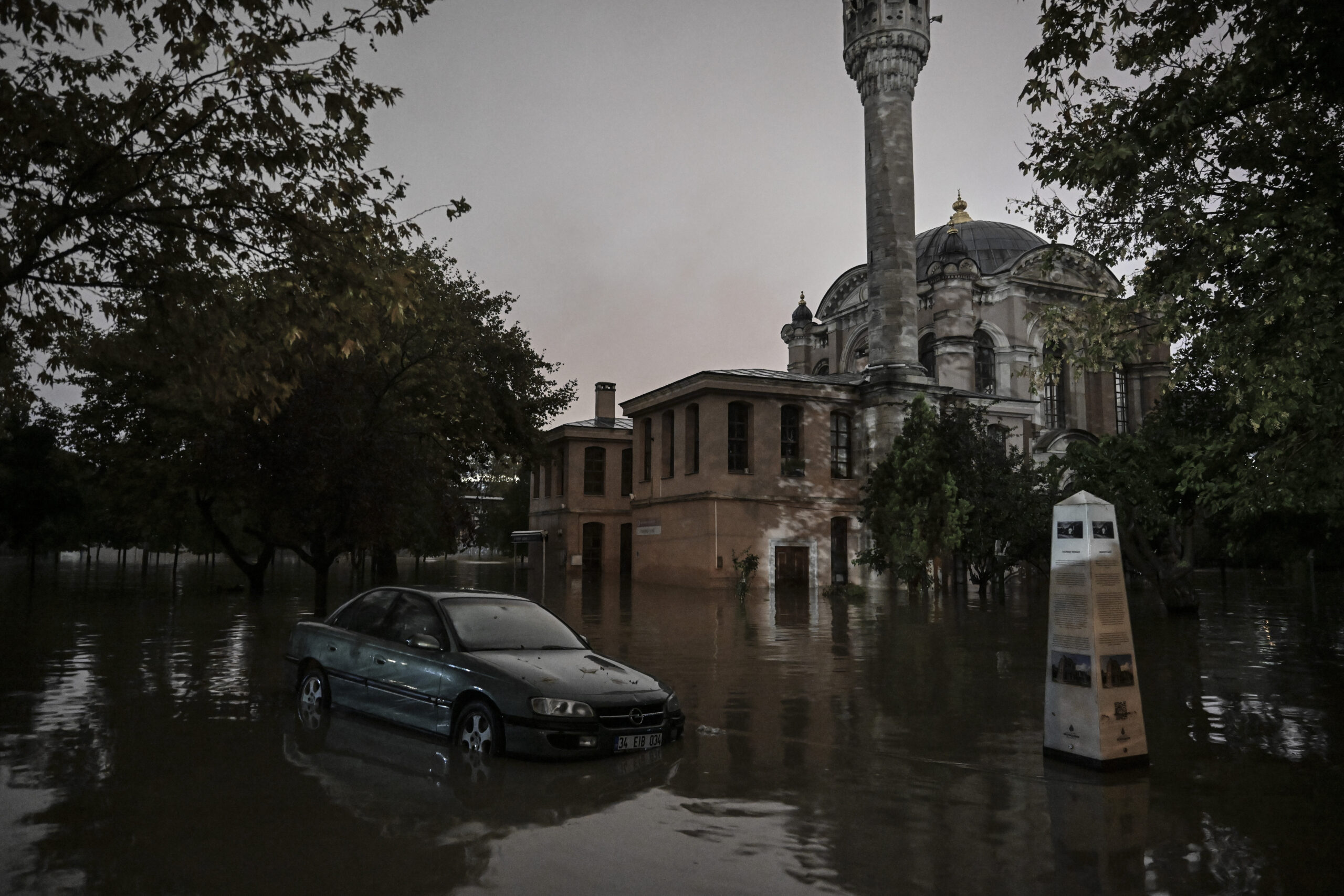 41 yıl sonra İstanbul’da rekor yağış: 7 bine yakın ihbar yapıldı