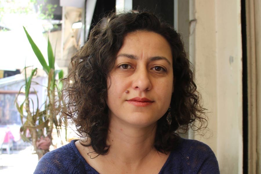 Gazeteci Derya Okatan ifadesi alınmadan  tutuklamaya sevk edildi