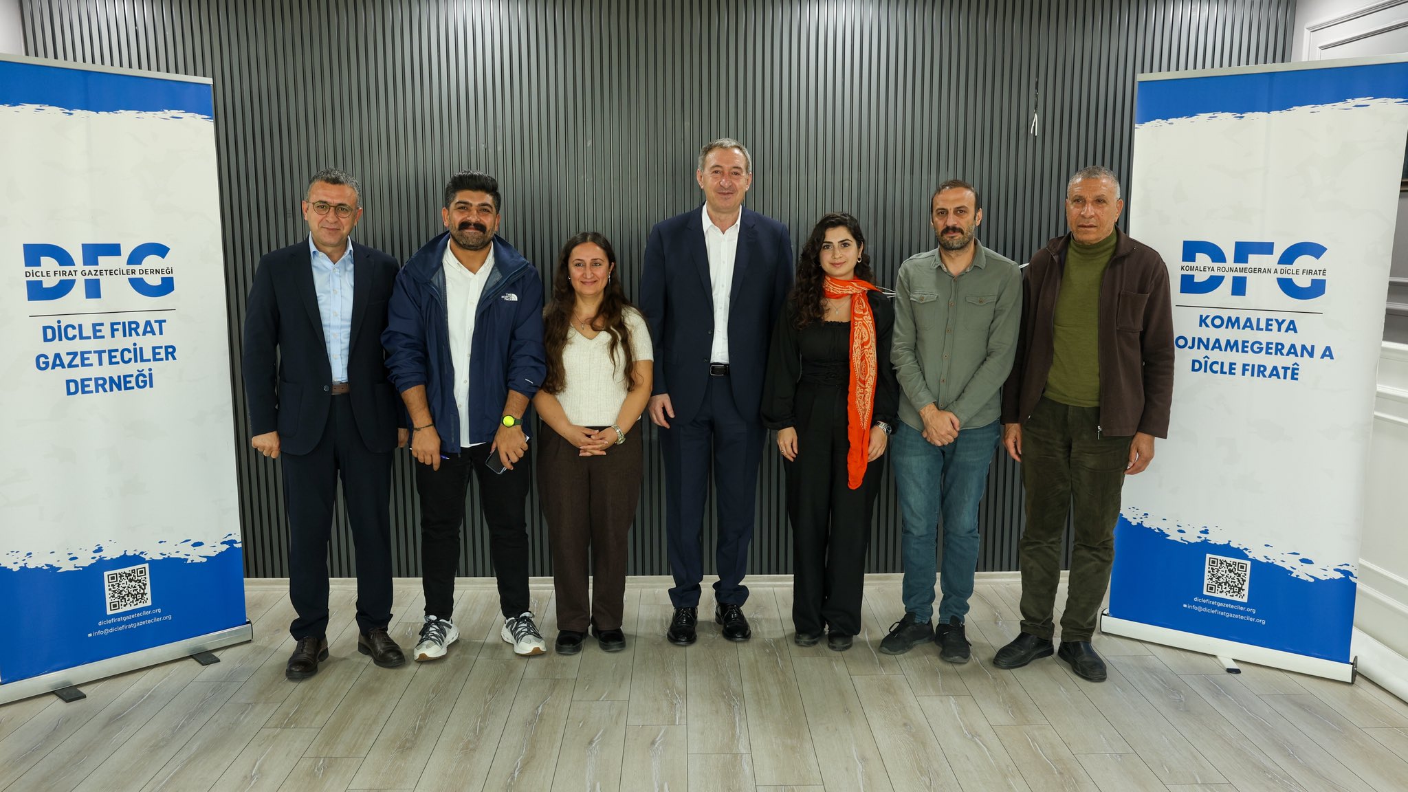Bakırhan’dan basın emekçilerine ziyaret: ‘Basına dönük uygulamalar sistemin sürece yaklaşımın göstergesidir’