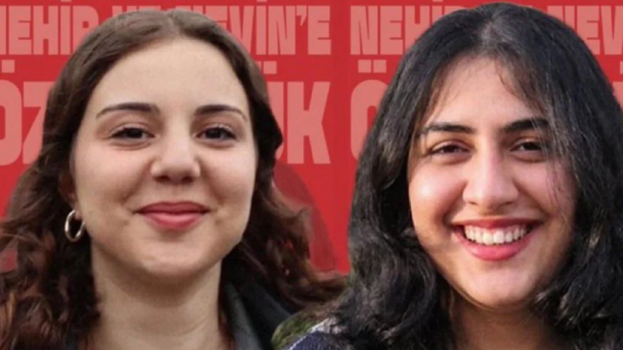 ‘Yusuf Tekin istifa’ pankartı nedeniyle tutuklanan iki öğrenci tahliye edildi