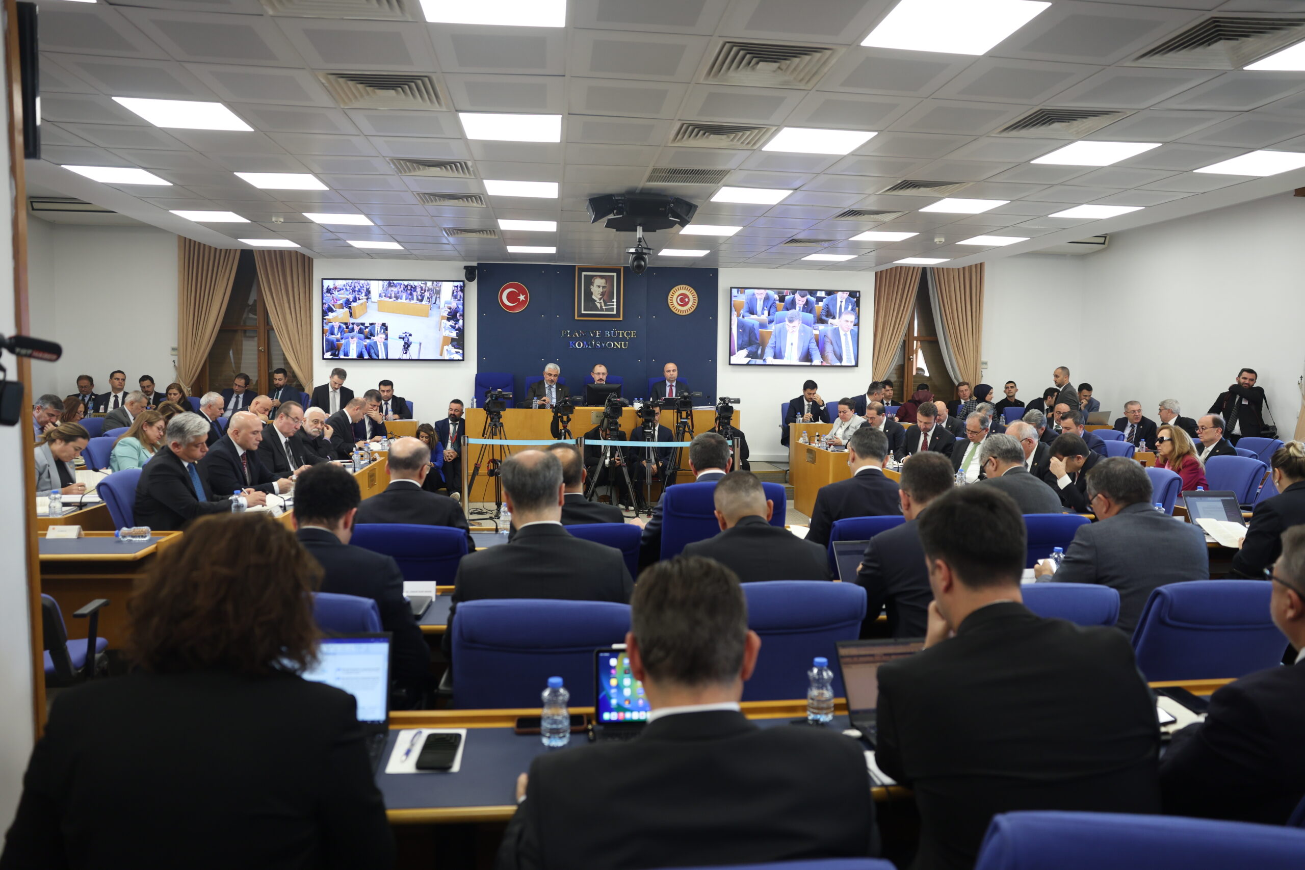 Bütçe görüşmelerinde ‘fon vurgunu’ çıkışı: ‘Meclis bütçesinin 25 katını çalmışlar’