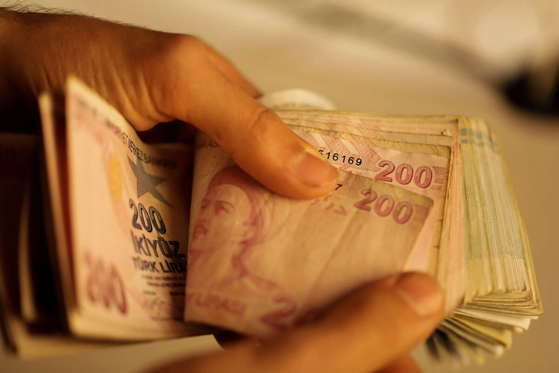 DİSK: Asgari ücretin enflasyon karşısındaki kaybı 6 bin 828 liraya ulaştı