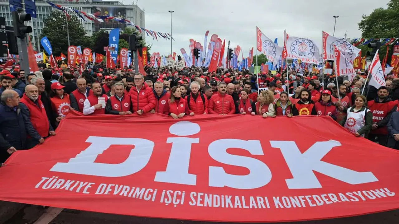 DİSK’e bağlı 16 sendikadan ortak açıklama: ‘Siyasi operasyonlara son verilmeli, seçilmiş belediye başkanları görevlerine iade edilmelidir’