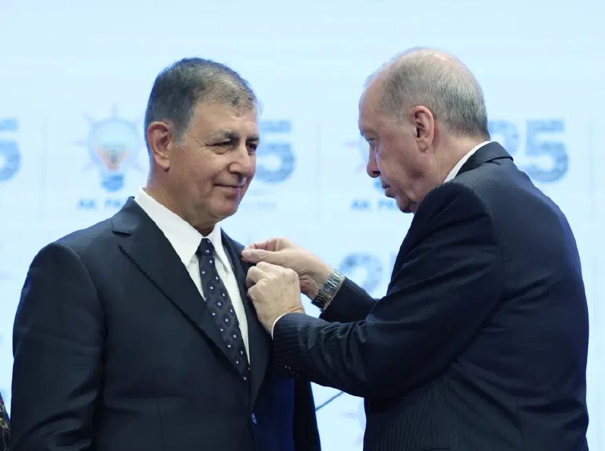 Cemil Tugay AK Parti’ye geçti: İzmir Büyükşehir Belediye Meclisi’nde karar dengesi nasıl değişecek?
