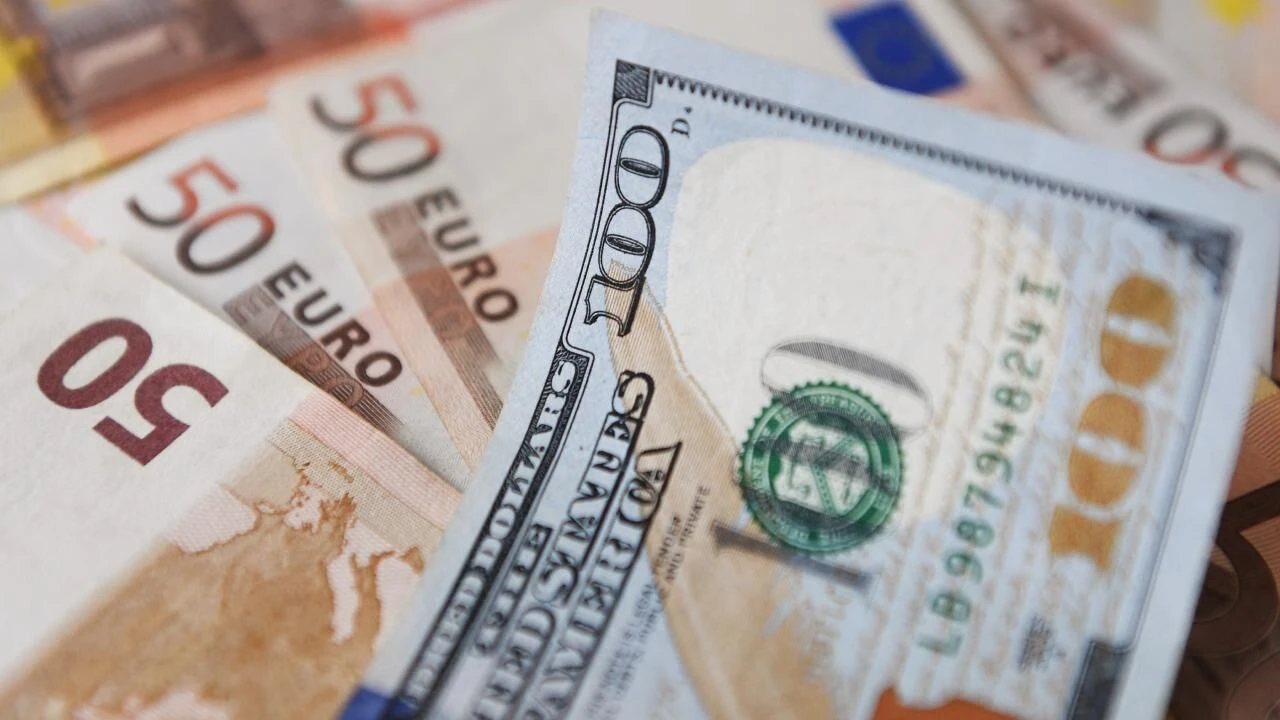 Dövizde yeni hafta: İlk işlem gününde dolar yükseldi, euro geriledi