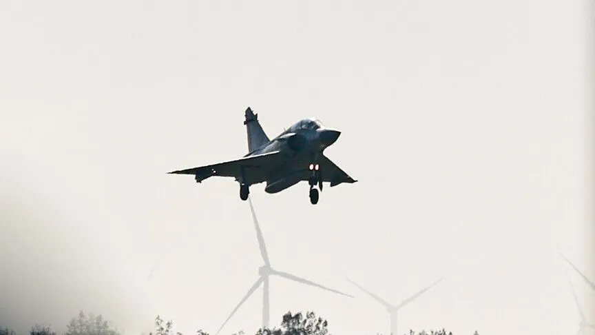 Fransa’da Mirage 2000D tipi savaş uçağı düştü: 1 ölü