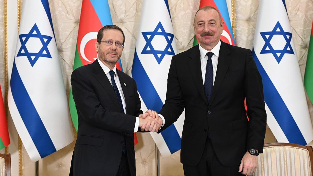 İsrail Cumhurbaşkanı Herzog Azerbaycan’da Aliyev ile görüştü