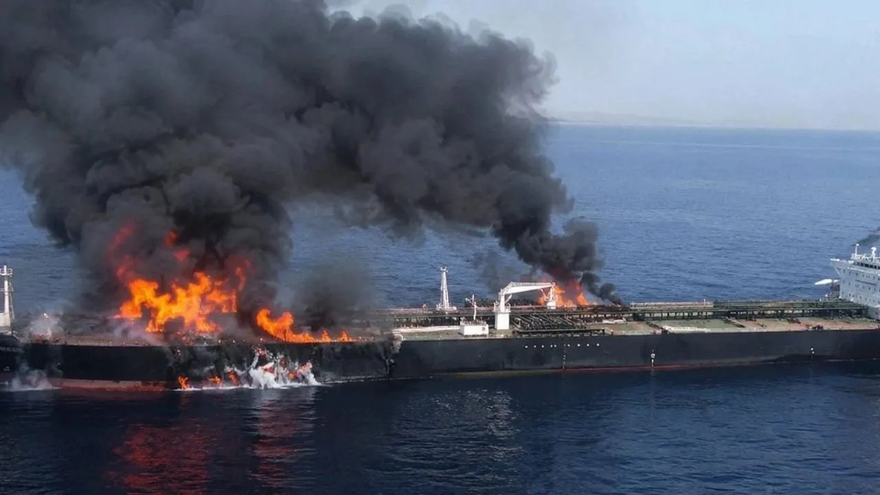 Devrim Muhafızları iddiası: ‘Hürmüz’de üç tanker mayına çarptı, bir casus İHA ele geçirildi’