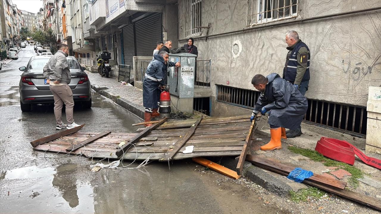 İstanbul’da sağanak hayatı olumsuz etkiledi