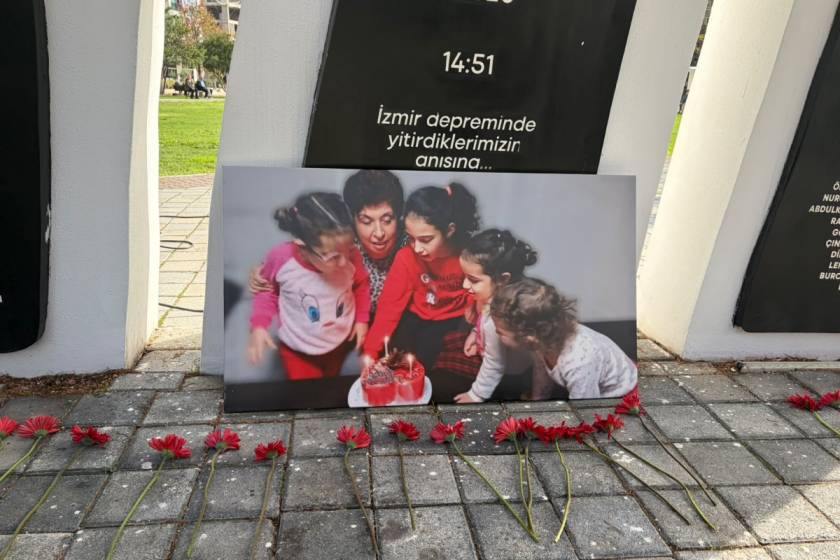 İzmir depreminin 6’ncı yılında yaşamını yitirenler anıldı