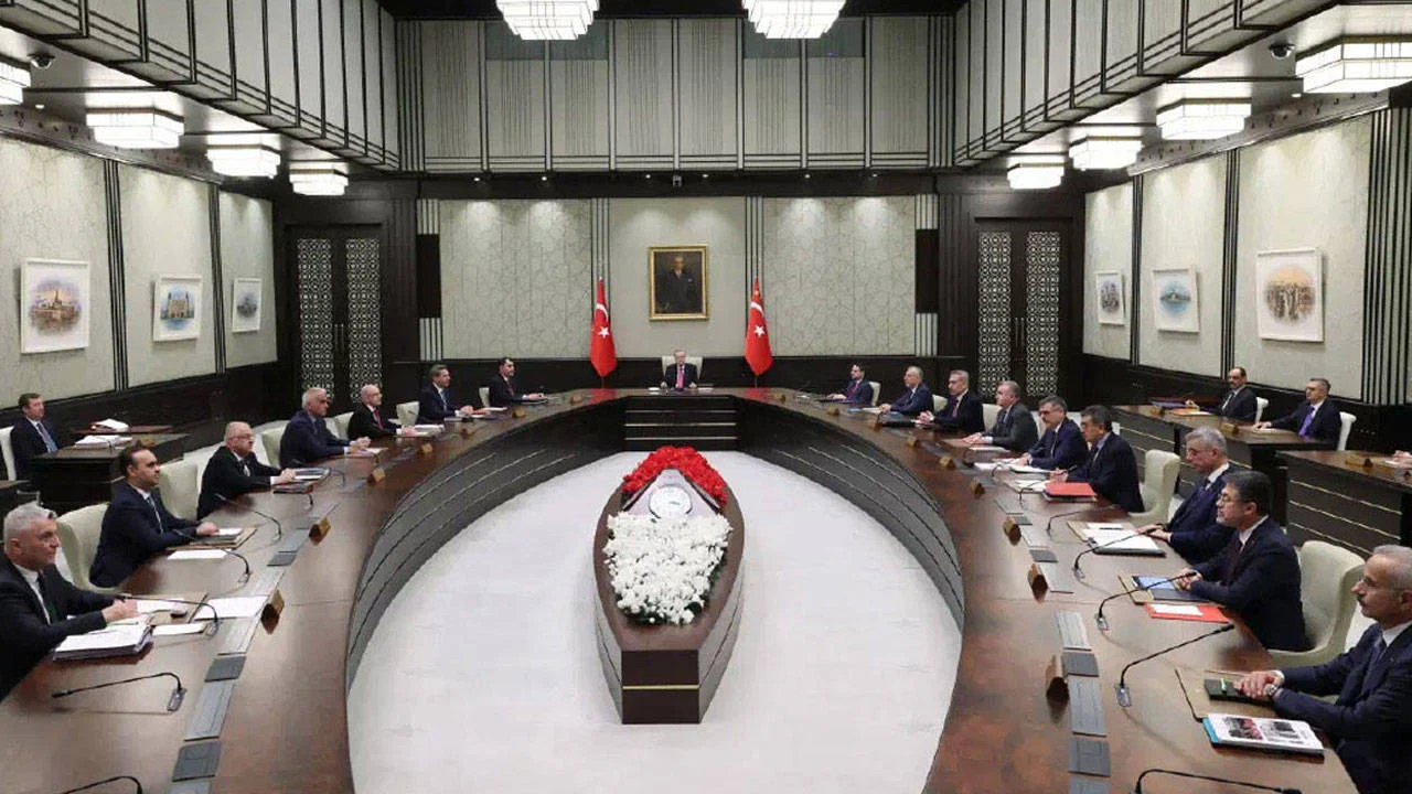 Kabine bugün toplanıyor: Gündemde süreç, fon soruşturması ve ekonomi var