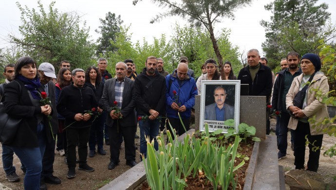 Gazeteci Kadri Kaya, ölümünün 8’inci yılında mezarı başında anıldı