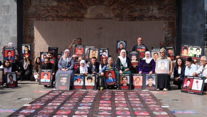 ‘Son kaybımızı bulana kadar’: Kayıp yakınları üç ilde adalet için alanlardaydı