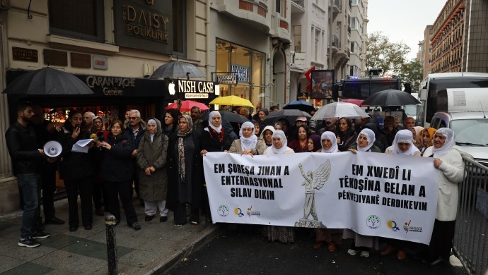 İstanbul’daki Suriye Konsolosluğu önünde Dünya Kobani Günü açıklaması