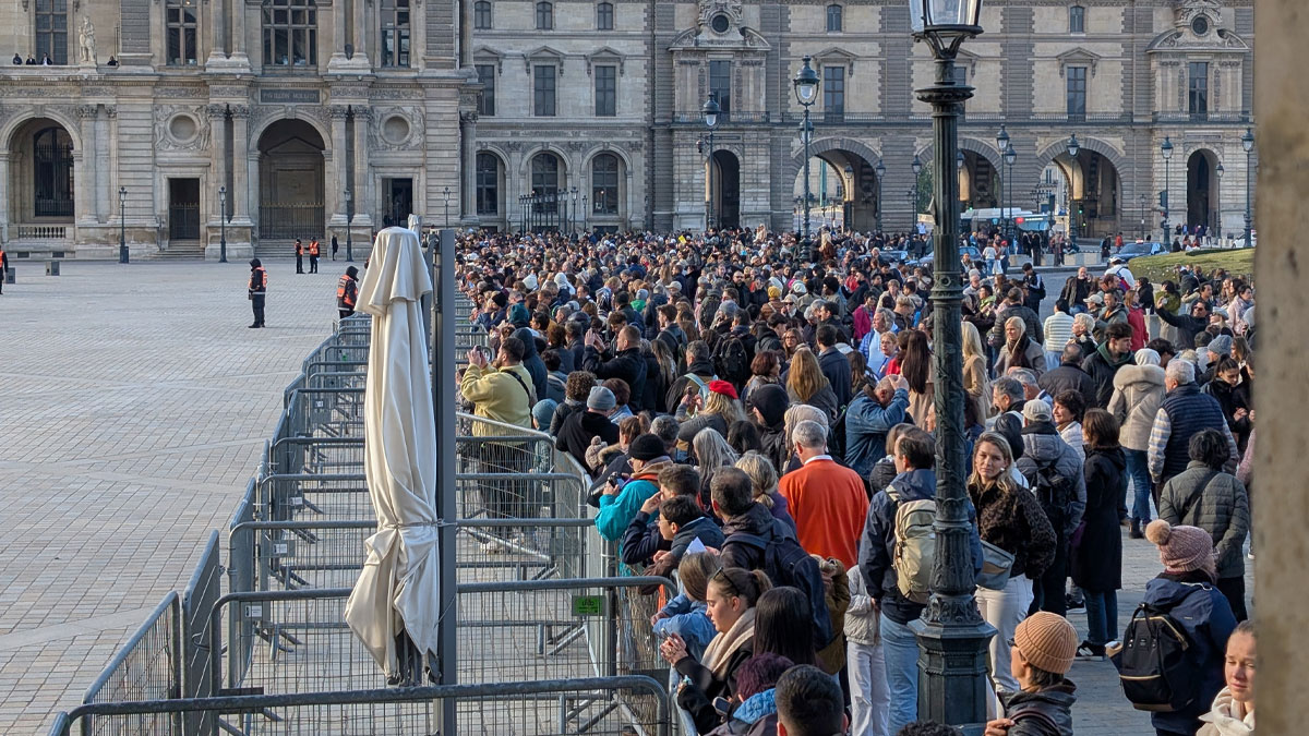 Fransa’da eylemler sürüyor: Öğrenciler Louvre Müzesi’nin girişlerini kapattı