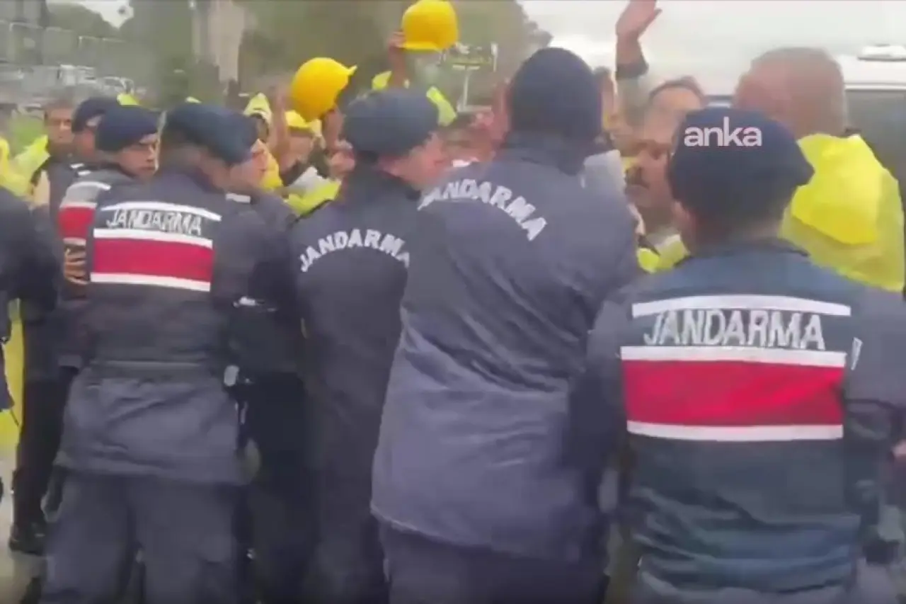 Soma’da madencilerin yürüyüşü jandarma müdahalesiyle durduruldu