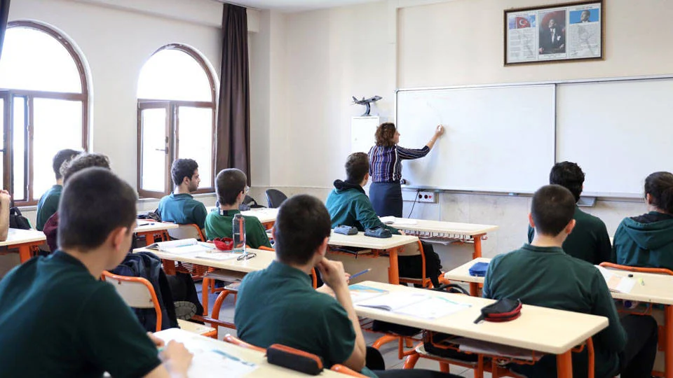 MEB’den sınav sisteminde yeni adım: ‘Açık uçlu soru formatı öne çıkarılacak’
