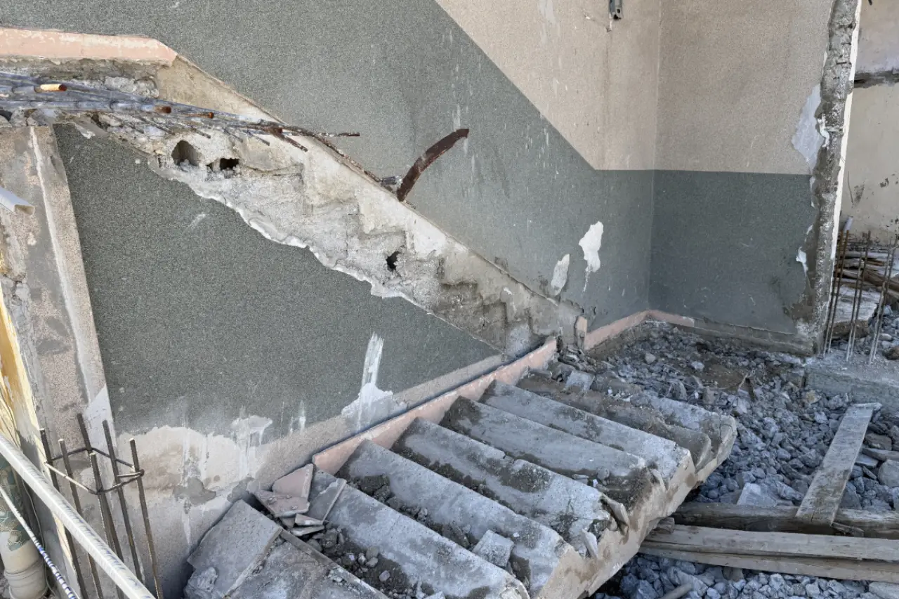 Mersin’de beton merdiven çöktü, bir işçi hayatını kaybetti