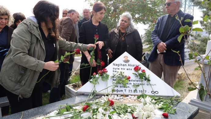 Nagihan Akarsel mezarı başında anıldı