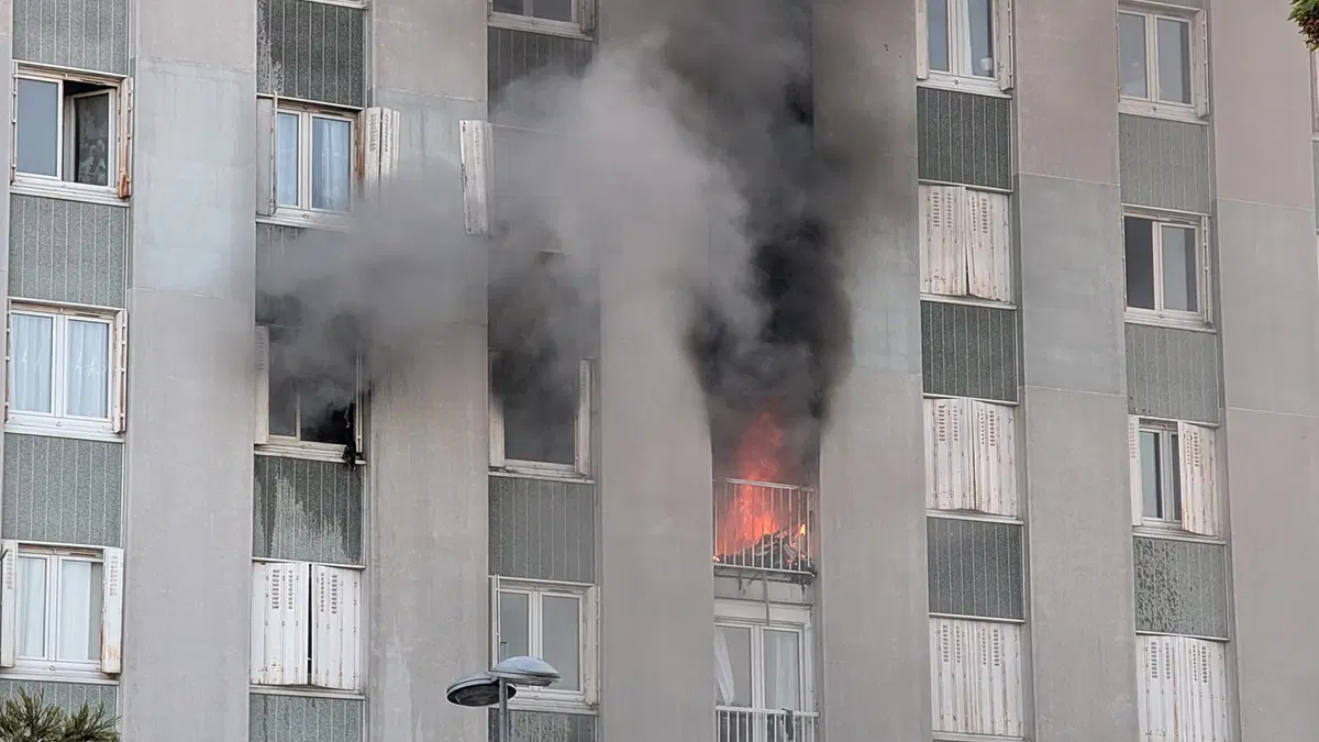 Paris’te apartman yangını: 25 kişi yaralı
