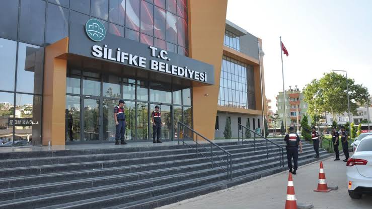 Silifke Belediyesine yönelik operasyon: 7 gözaltı