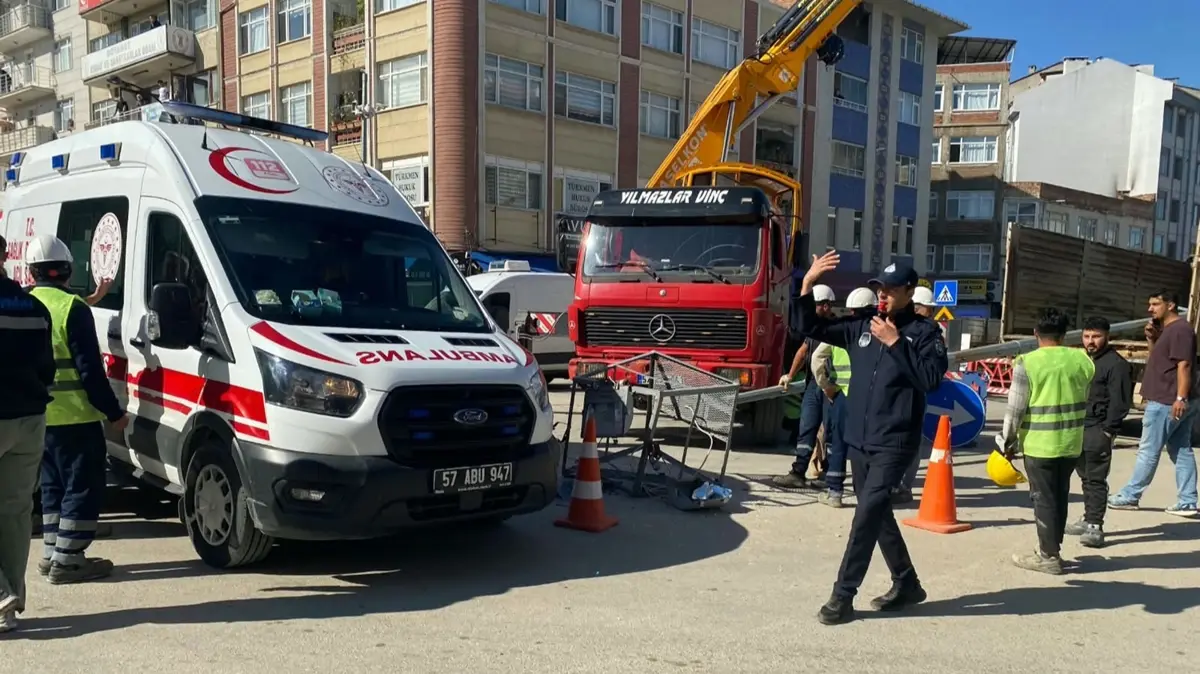 Sinop’ta üzerine elektrik direği devrilen işçi hayatını kaybetti