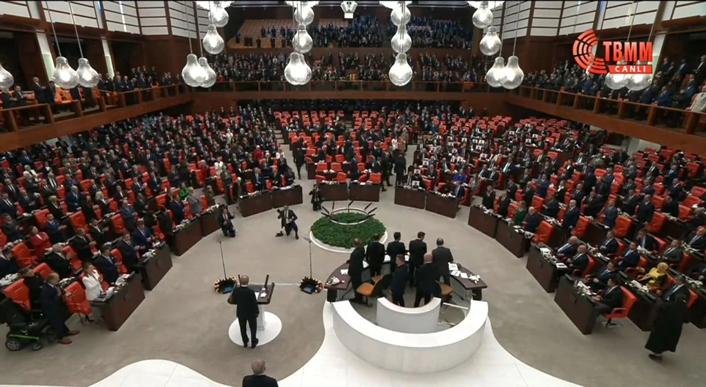 🔴TBMM’de yeni yasama yılı bugün başlıyor: Hangi mesajlar verildi, siyasiler ne söyledi?