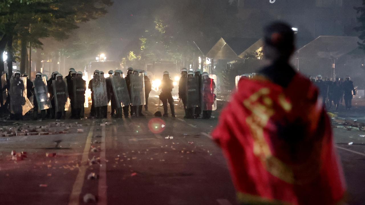 Arnavutluk’ta şiddet tırmanıyor: Protestolara karşı askeri önlemleri andıran müdahale