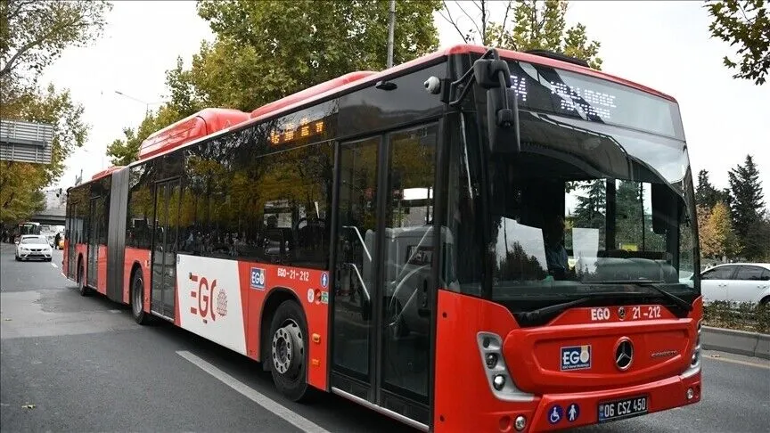 Ankara’da belediye otobüsü yaya üst geçidinin ayağına çarptı: 24 yaralı