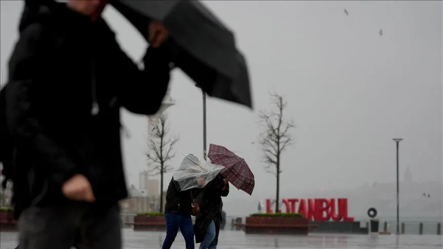 İstanbul’da yağış etkisini sürdürüyor: Eğitime 1 gün ara verildi, motosiklet kullanımı yasaklandı