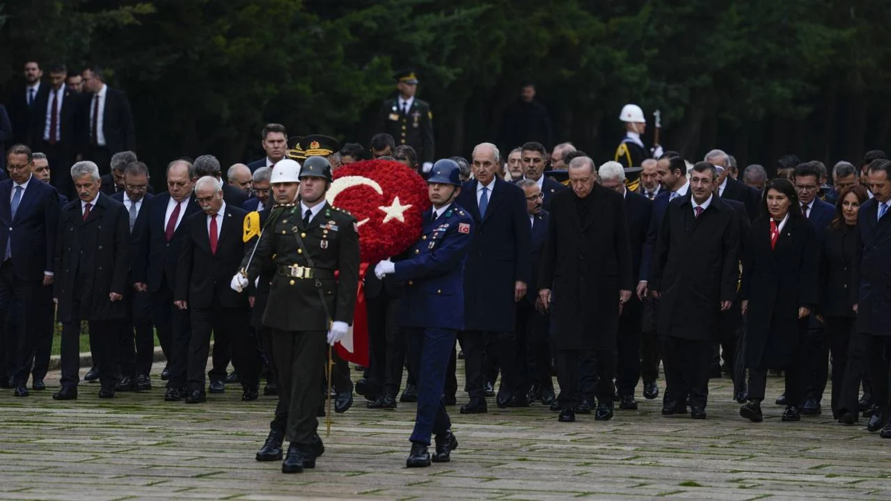 Devlet erkanı Anıtkabir’i ziyaret etti: Cumhurbaşkanı Erdoğan’dan ‘Türkiye yüzyılı’ mesajı 